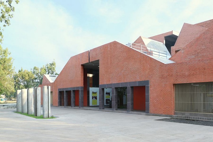 https://cache.careers360.mobi/media/colleges/social-media/media-gallery/17351/2018/12/28/Campus View of Brick School of Architecture Pune_Campus-View.jpg